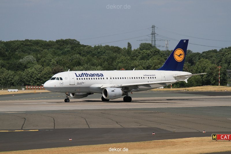 duesseldorf-flughafen-flughafen-flugzeuge-1-120