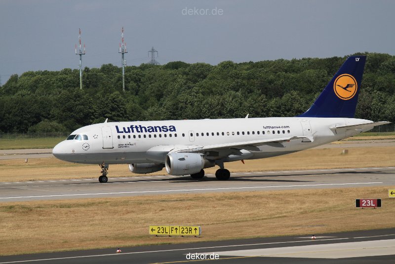 duesseldorf-flughafen-flughafen-flugzeuge-1-121