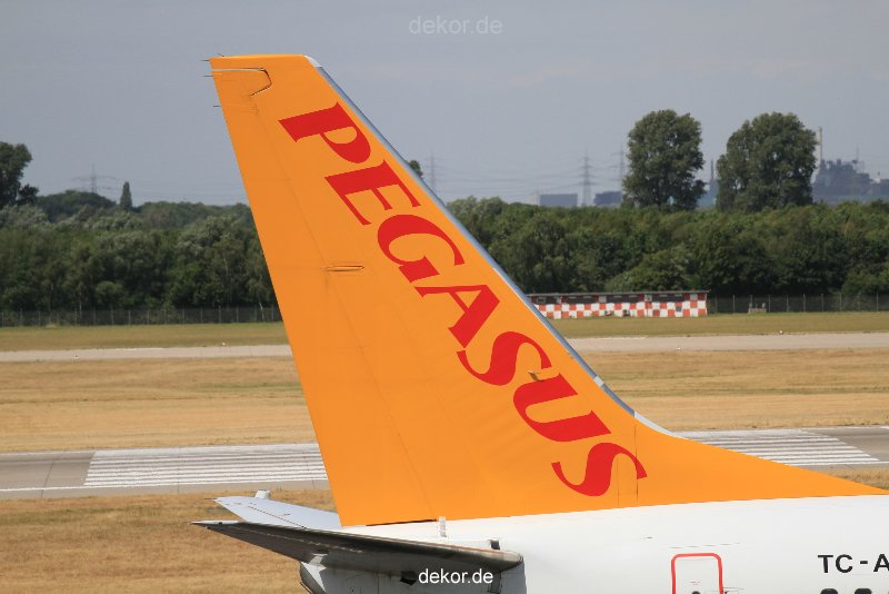 duesseldorf-flughafen-flughafen-flugzeuge-1-210