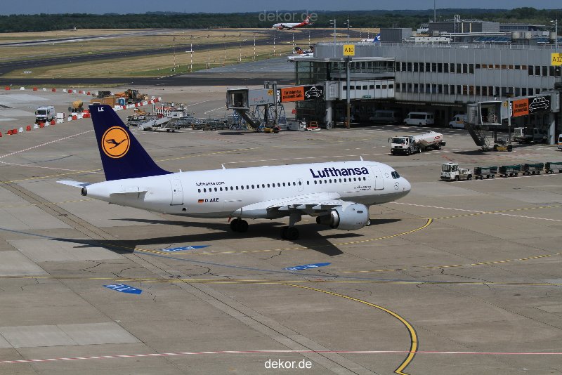 duesseldorf-flughafen-flughafen-flugzeuge-2-059