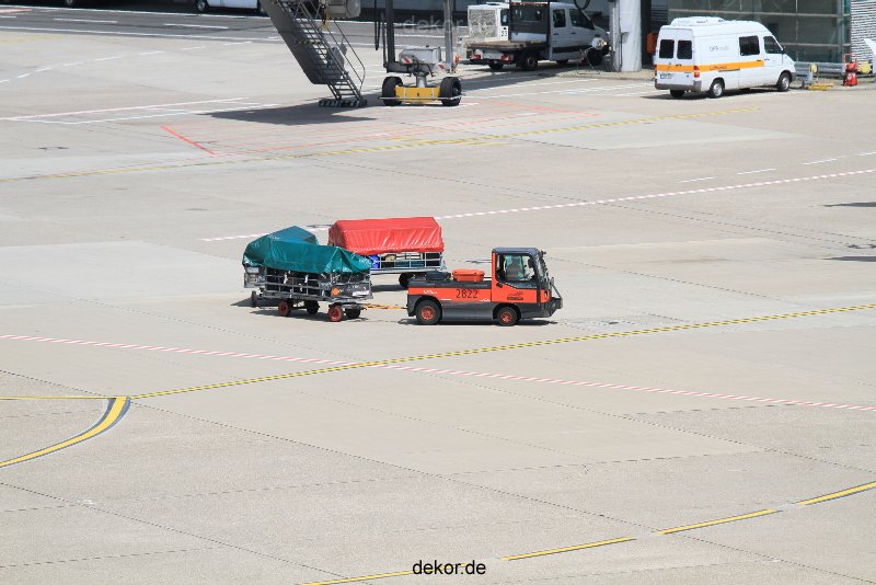 duesseldorf-flughafen-flughafen-flugzeuge-2-064