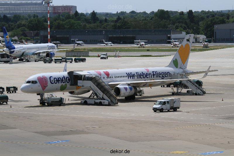 duesseldorf-flughafen-flughafen-flugzeuge-2-090
