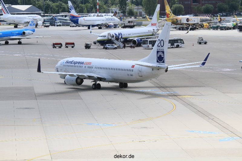 duesseldorf-flughafen-flughafen-flugzeuge-2-094