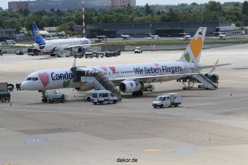 duesseldorf-flughafen-flughafen-flugzeuge-2-095