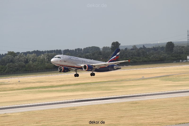 duesseldorf-flughafen-flughafen-flugzeuge-2-210