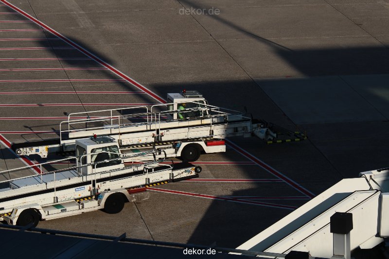 duesseldorf-flughafen-flughafen-rollfeld-018