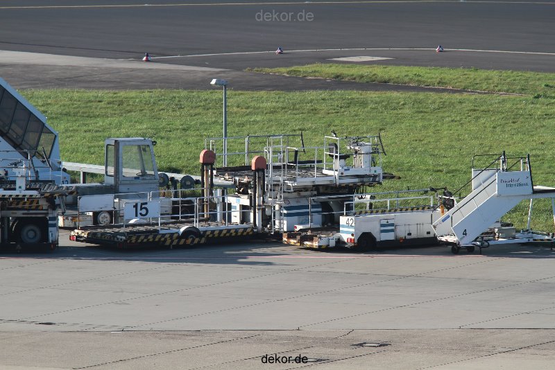 duesseldorf-flughafen-flughafen-rollfeld-021