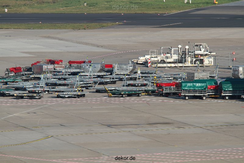 duesseldorf-flughafen-flughafen-rollfeld-022