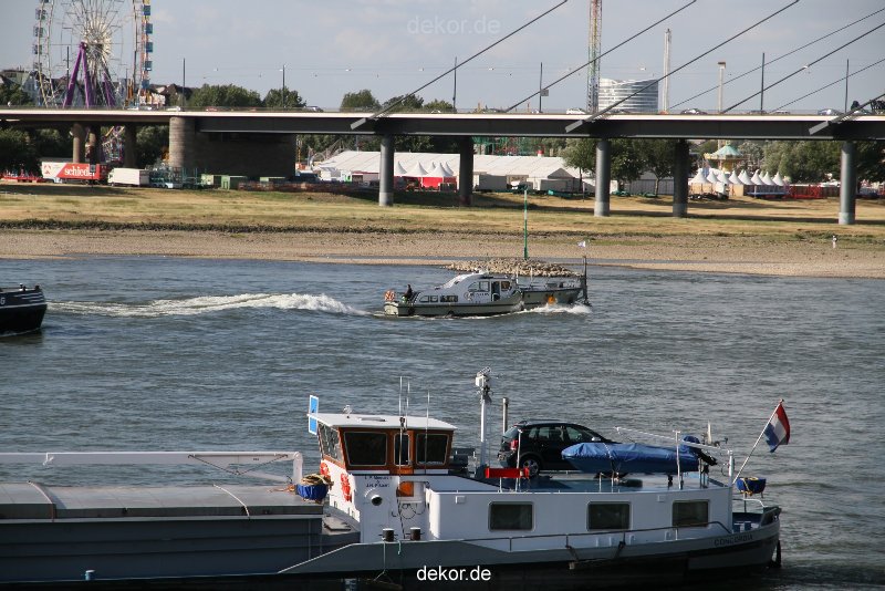 duesseldorf-medienhafen-rhein-schiffe-002