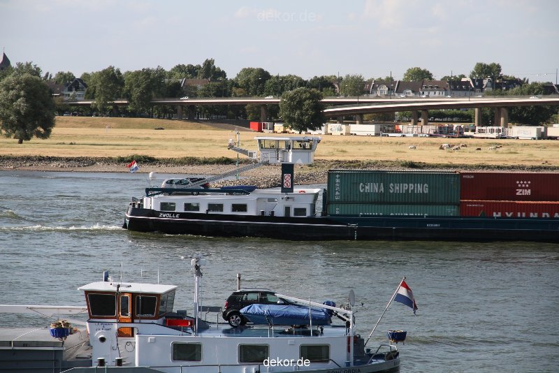 duesseldorf-medienhafen-rhein-schiffe-003