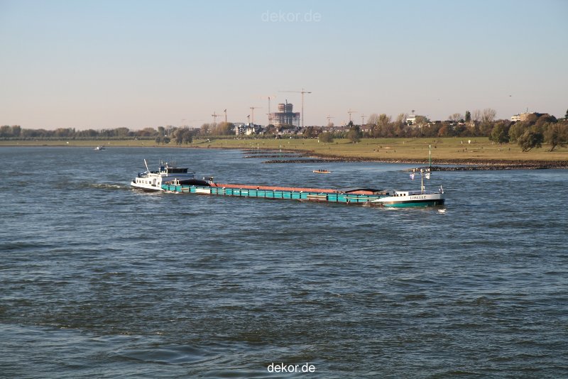 duesseldorf-medienhafen-rhein-schiffe-006