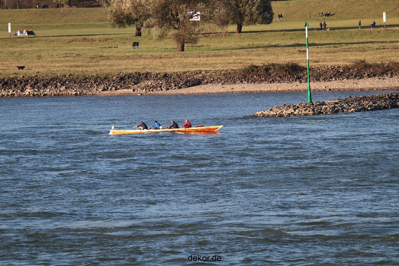 duesseldorf-medienhafen-rhein-schiffe-008