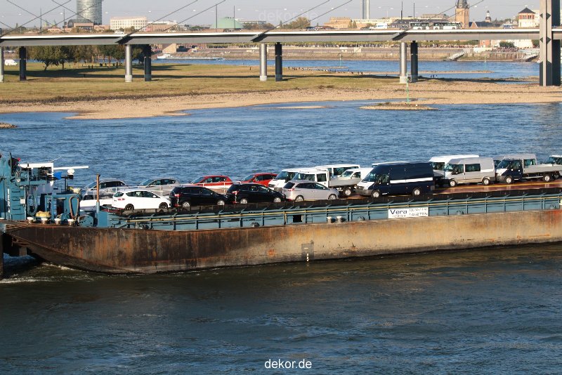 duesseldorf-medienhafen-rhein-schiffe-014