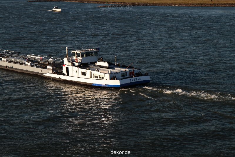 duesseldorf-medienhafen-rhein-schiffe-019