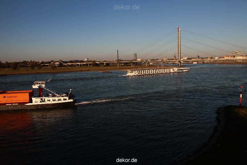 duesseldorf-medienhafen-rhein-schiffe-022