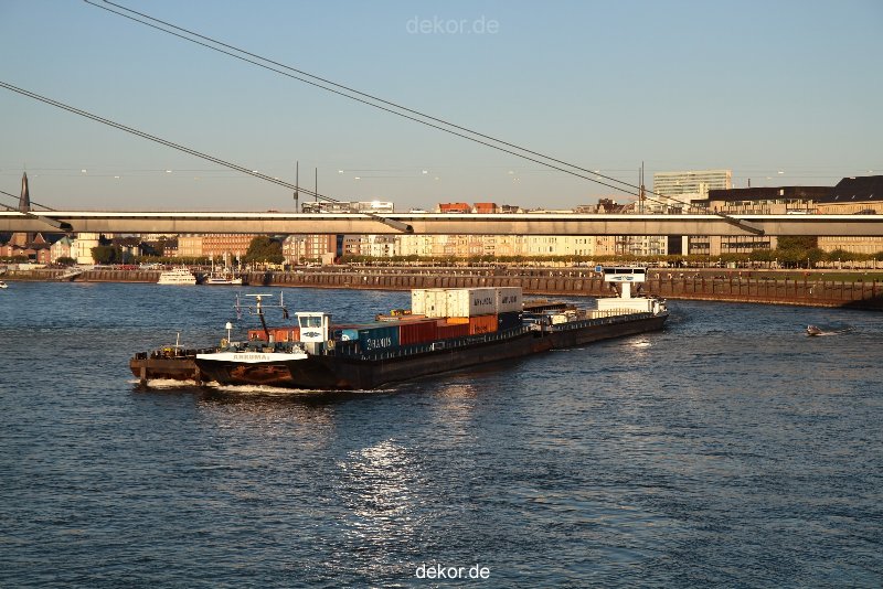 duesseldorf-medienhafen-rhein-schiffe-024
