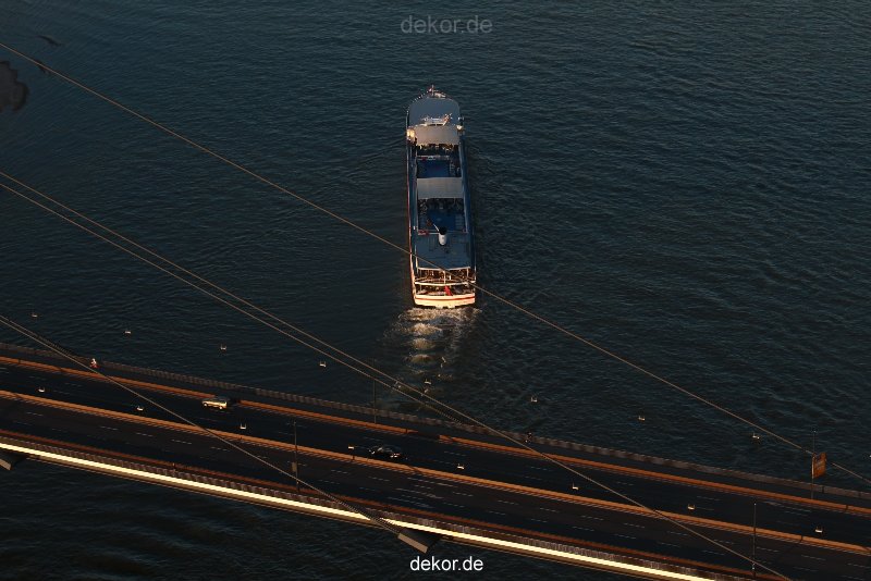 duesseldorf-medienhafen-rhein-schiffe-029