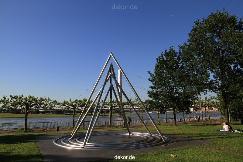 duesseldorf-medienhafen-rheinturm-018
