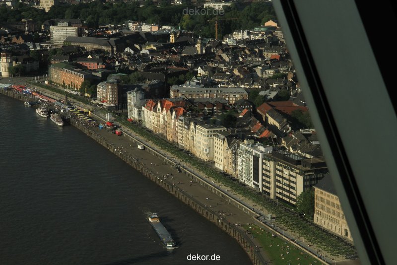 duesseldorf-altstadt-rheinpromenade-von-oben-001