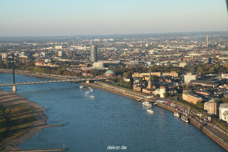 duesseldorf-altstadt-rheinpromenade-von-oben-004