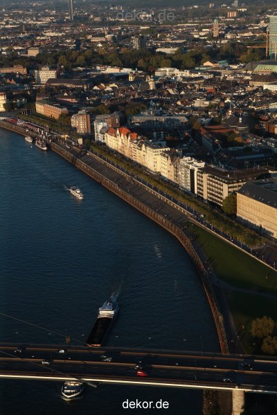 duesseldorf-altstadt-rheinpromenade-von-oben-006