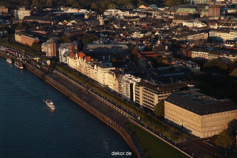 duesseldorf-altstadt-rheinpromenade-von-oben-007