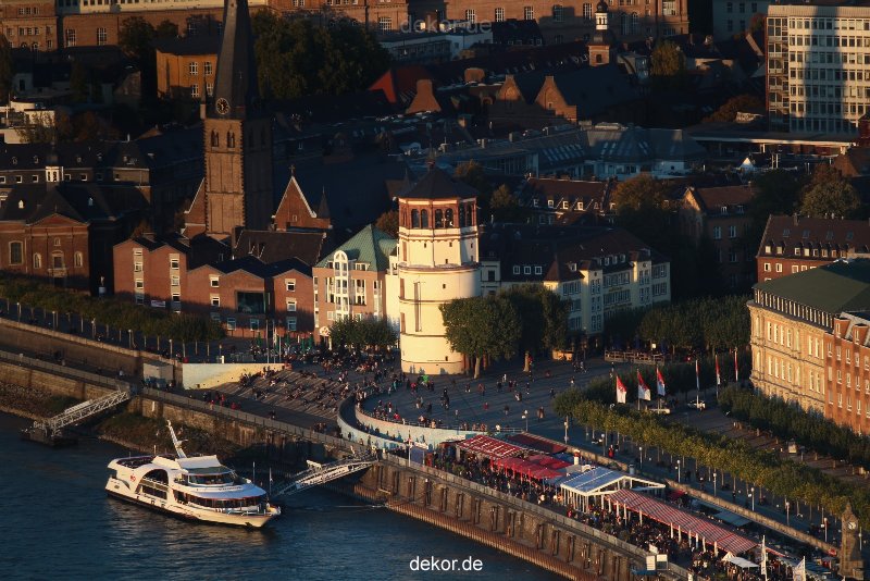 duesseldorf-altstadt-rheinpromenade-von-oben-009