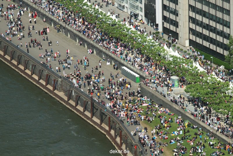 duesseldorf-altstadt-rheinpromenade-von-oben-014