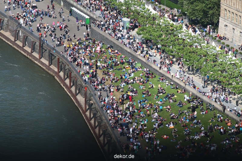 duesseldorf-altstadt-rheinpromenade-von-oben-021