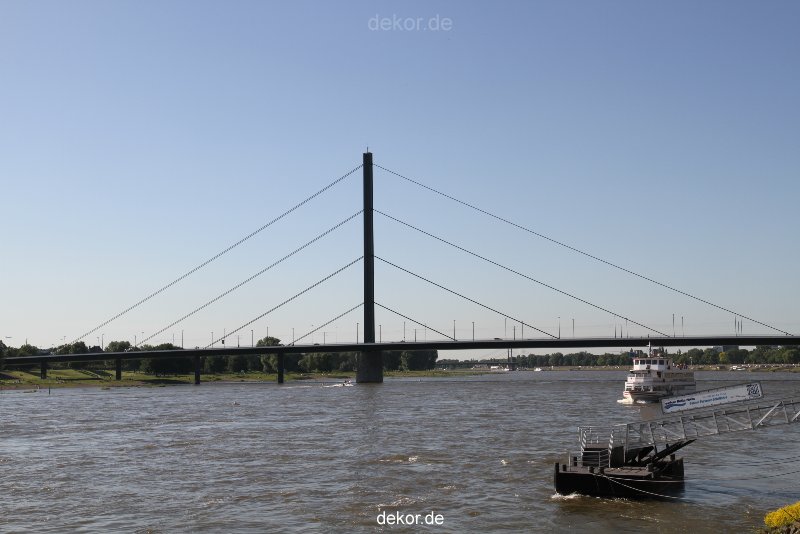 duesseldorf-altstadt-rheinpromenade-002