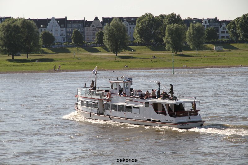 duesseldorf-altstadt-rheinpromenade-014