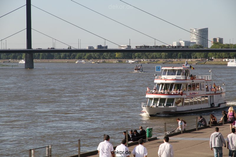 duesseldorf-altstadt-rheinpromenade2-012