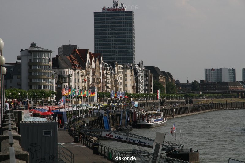 duesseldorf-altstadt-rheinpromenade2-015