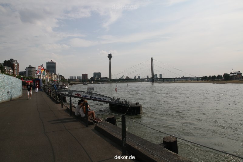 duesseldorf-altstadt-rheinpromenade2-026