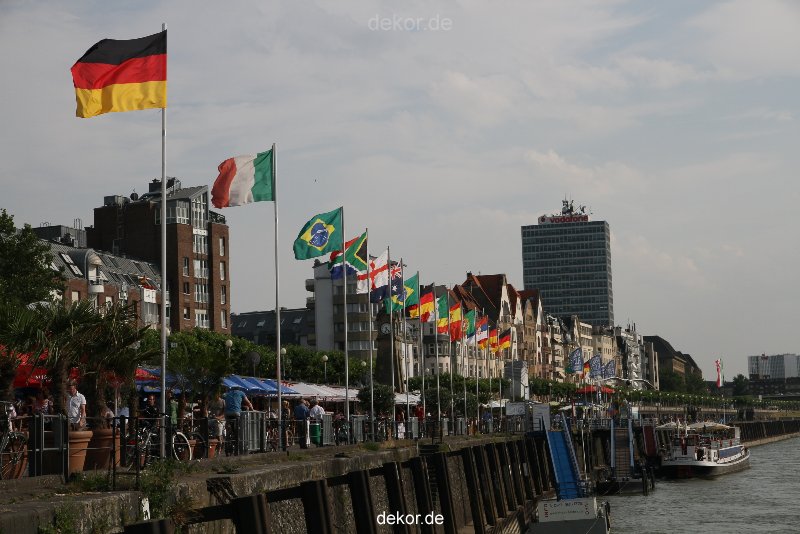 duesseldorf-altstadt-rheinpromenade2-027