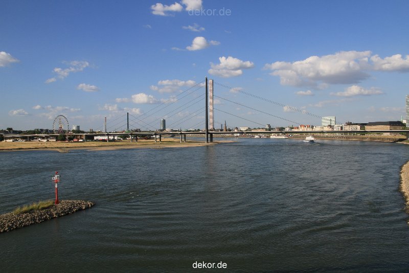 duesseldorf-altstadt-rheinpromenade2-038