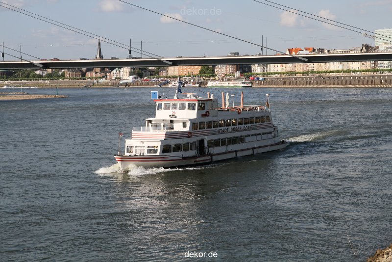duesseldorf-altstadt-rheinpromenade2-041