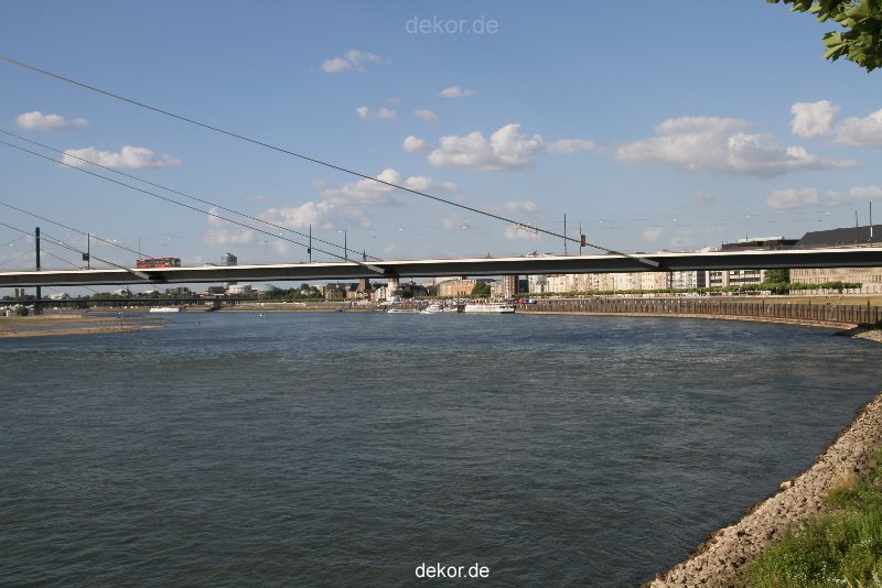 duesseldorf-altstadt-rheinpromenade2-047