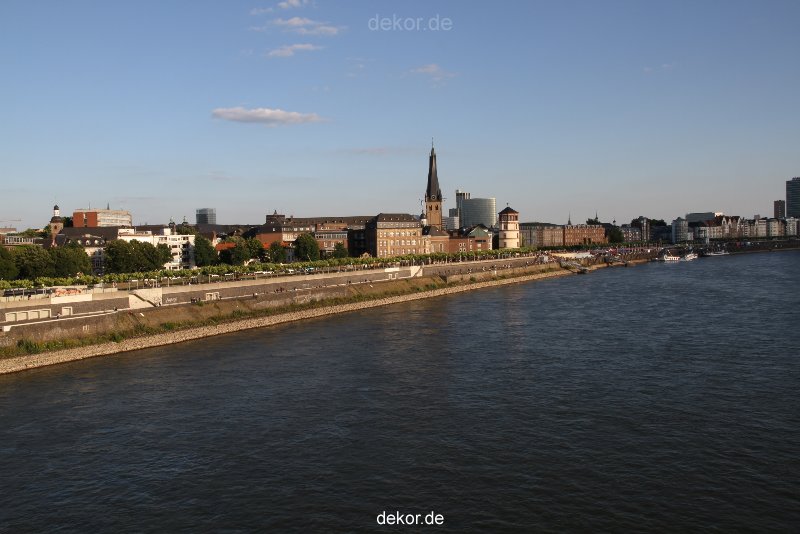 duesseldorf-altstadt-rheinpromenade2-070