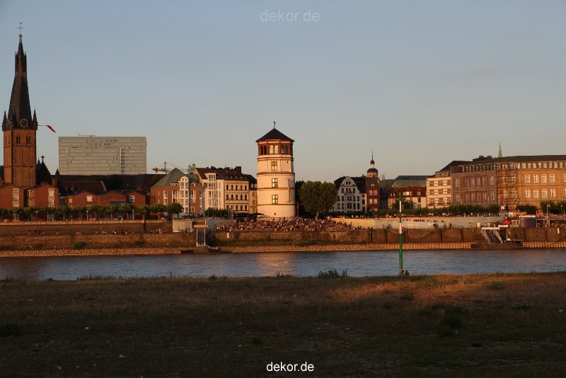 duesseldorf-altstadt-rheinpromenade2-078
