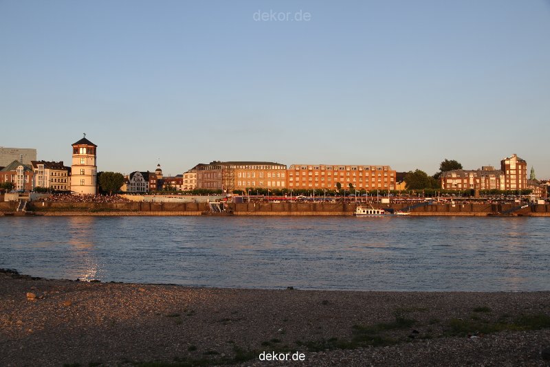 duesseldorf-altstadt-rheinpromenade2-080