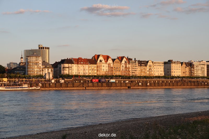 duesseldorf-altstadt-rheinpromenade2-082