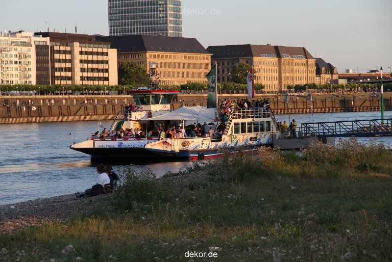 duesseldorf-altstadt-rheinpromenade2-083