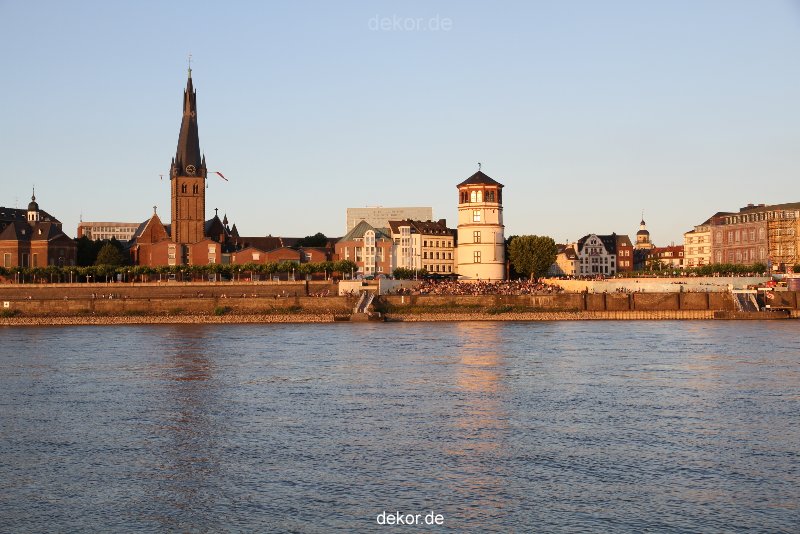 duesseldorf-altstadt-rheinpromenade2-086
