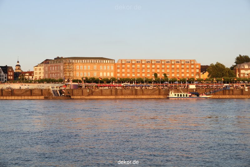 duesseldorf-altstadt-rheinpromenade2-087
