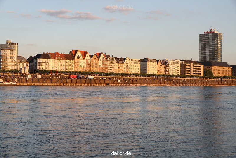 duesseldorf-altstadt-rheinpromenade2-089