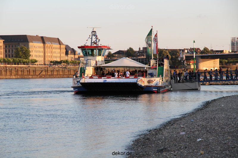 duesseldorf-altstadt-rheinpromenade2-090