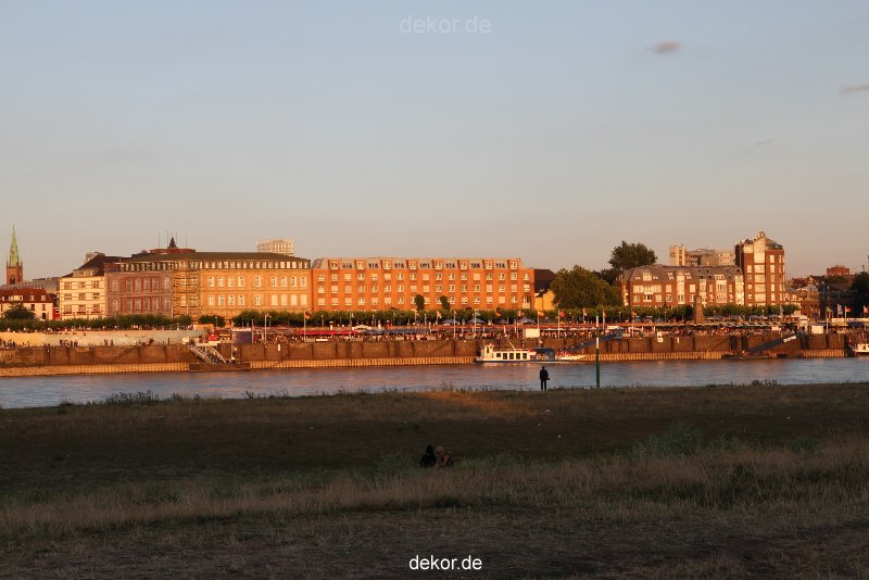 duesseldorf-altstadt-rheinpromenade2-093