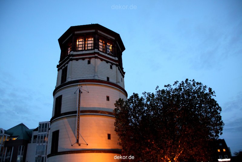 duesseldorf-altstadt-schlossturm-abend-003