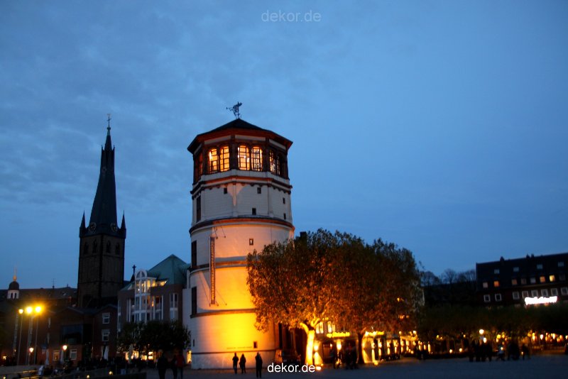 duesseldorf-altstadt-schlossturm-abend-005